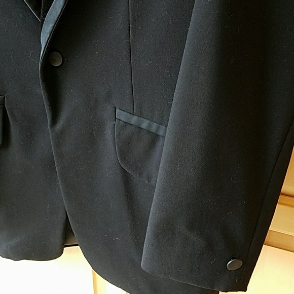 Vintage tuxedo jacket & Bond book - Picture 4 of 8